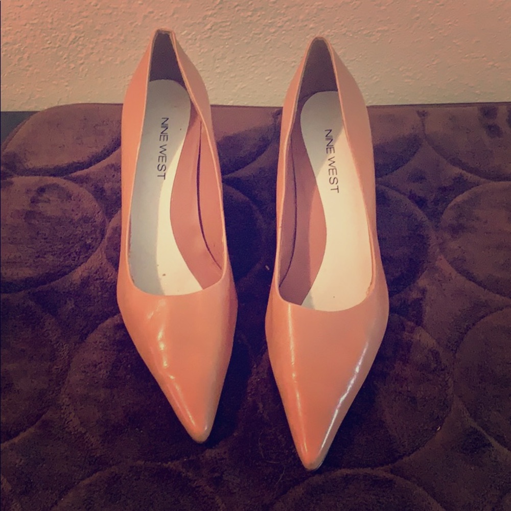 Soft pink/ tan ish heels . Nine West size 8